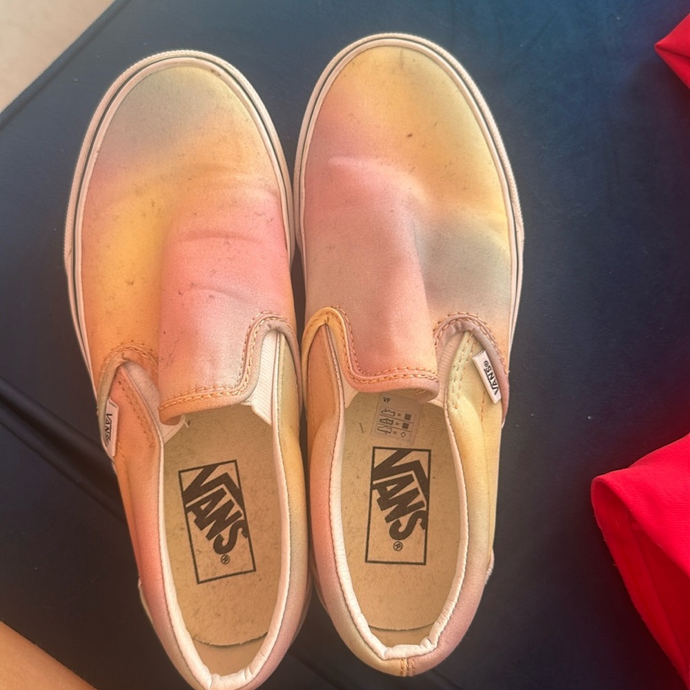 Tie dye vans slip on size 6. NOT DIRTY JUST DUST